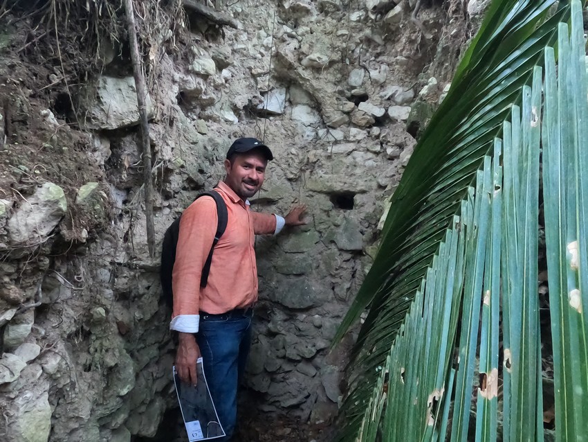 GOPR2579 wall esdras.JPG